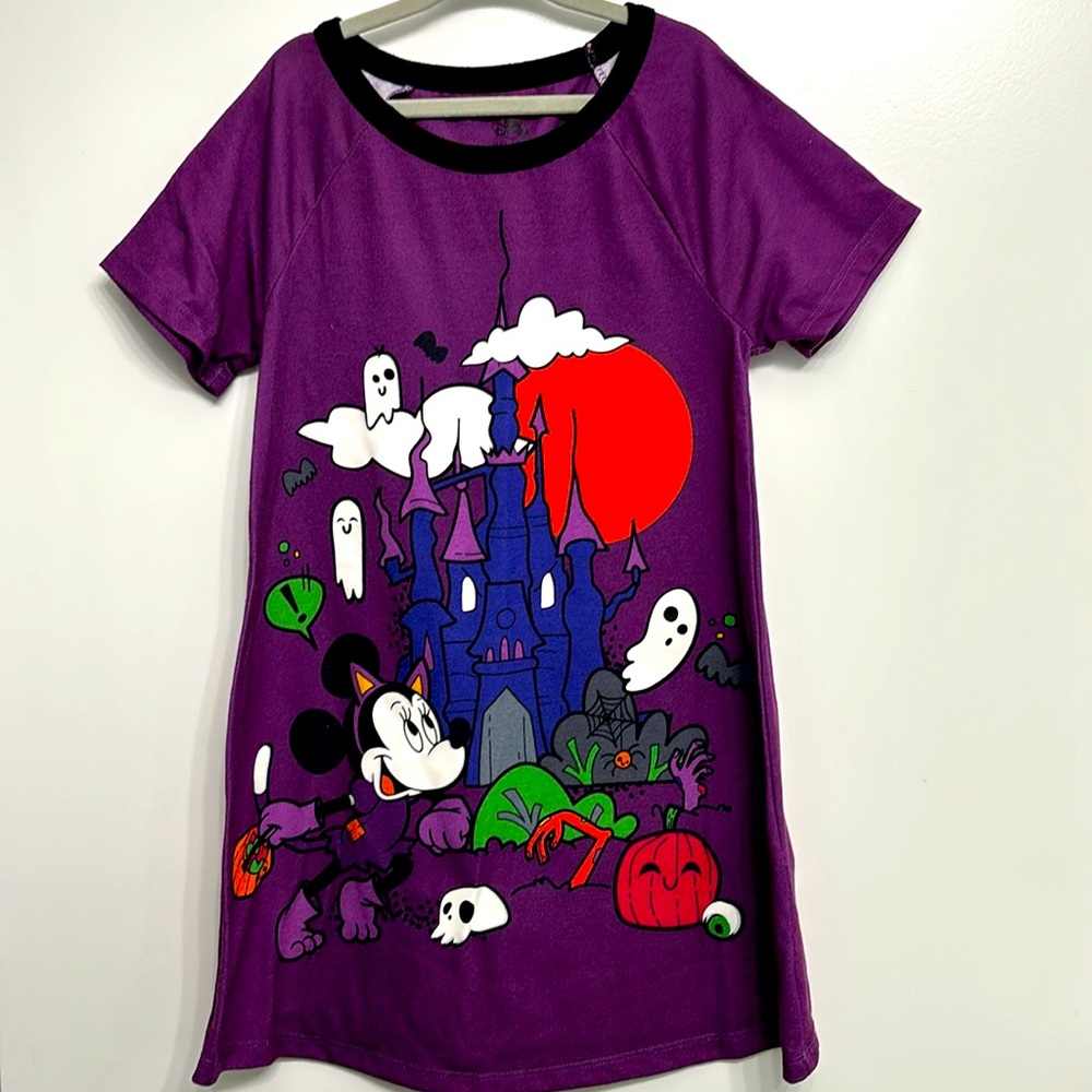 ECU- Disney Halloween glow in the dark nightshirt. Size 5/6.